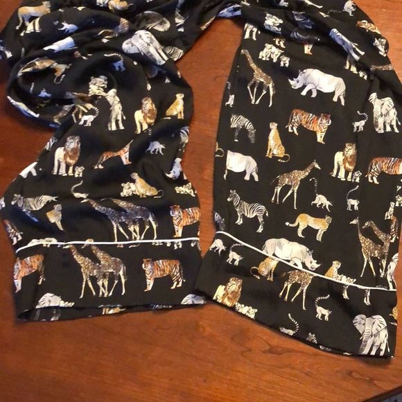Banana Republic pjs in African animal prints/sz SM/ white piping EUC/button top - Picture 14 of 16